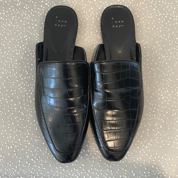 Black Faux Crocodile Flats 9.5 - Picture 1 of 4